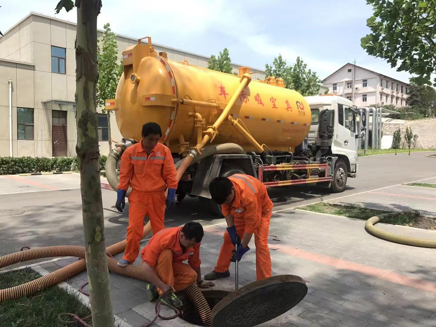 太原化粪池清理与5-8吨吸粪车施工效率分析